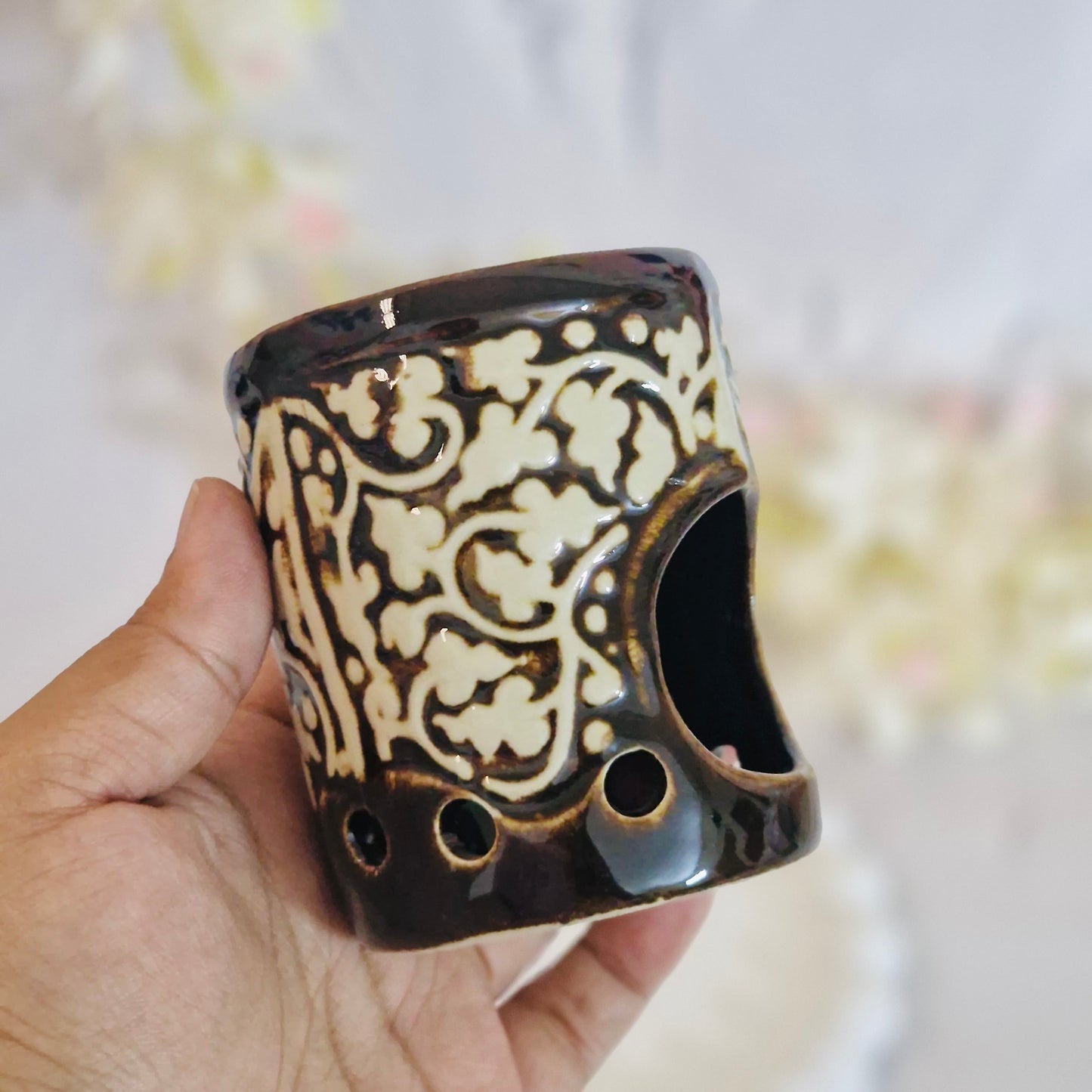 Straight Motif Carved Ceramic Oil Burner