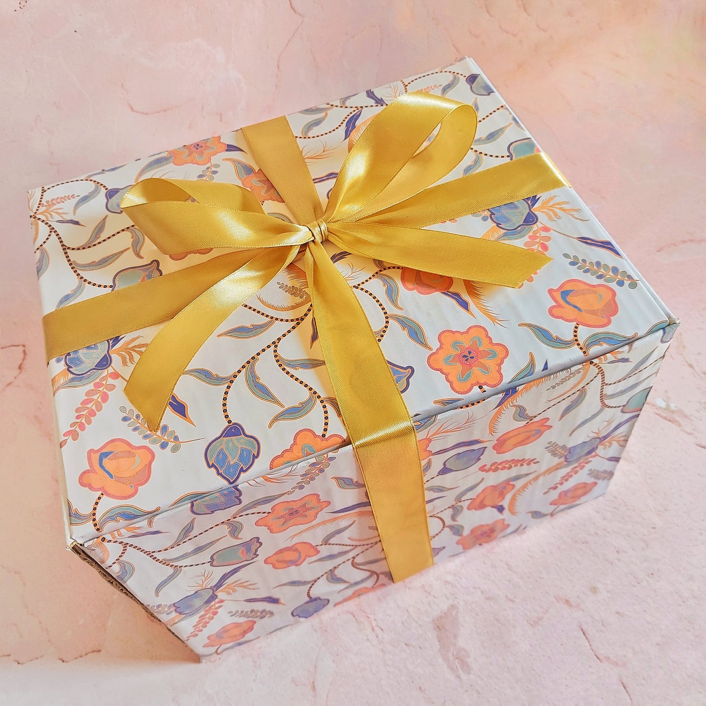 Simplicy Gold Ribbon Gift Box