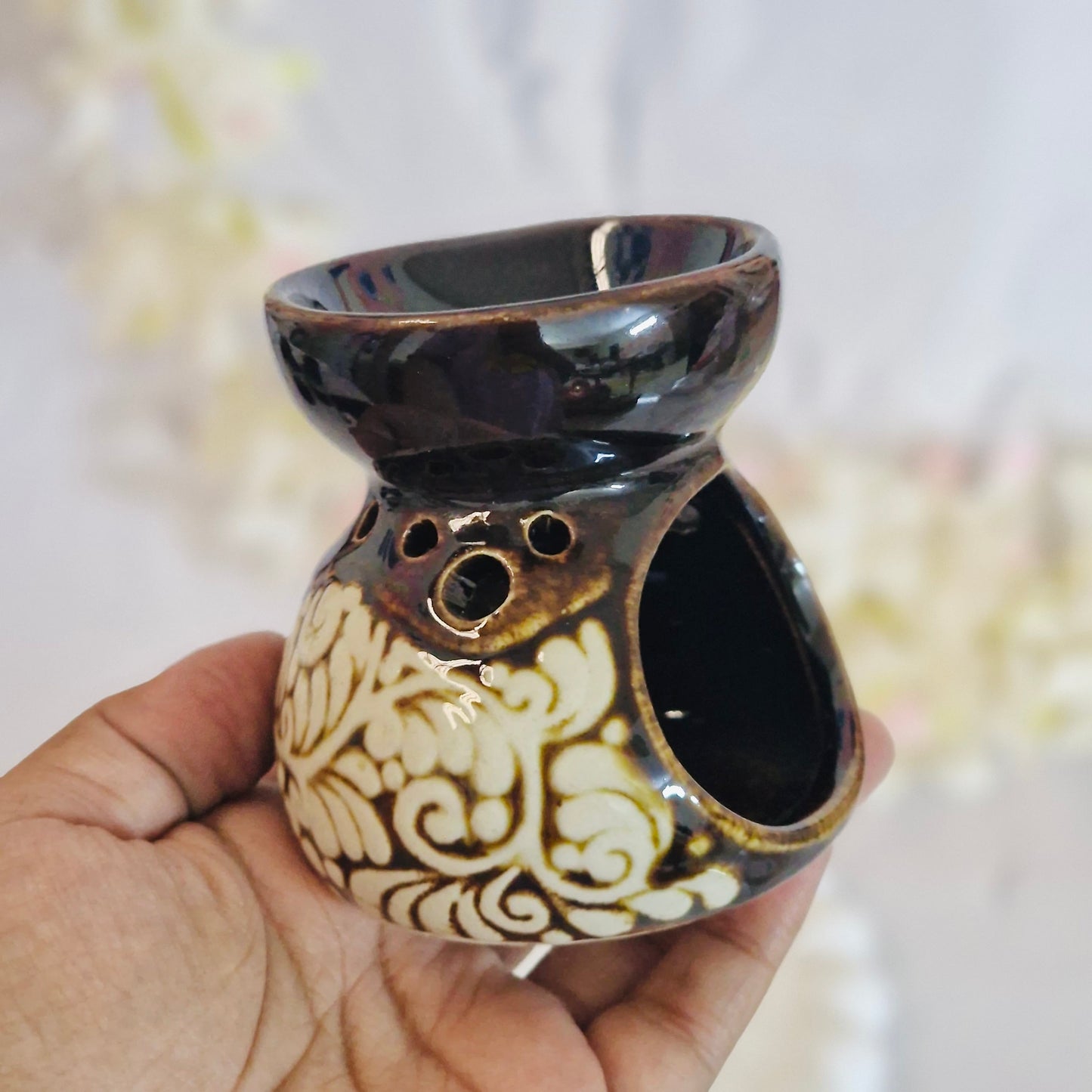 Round Motif Ceramic Oil Burner