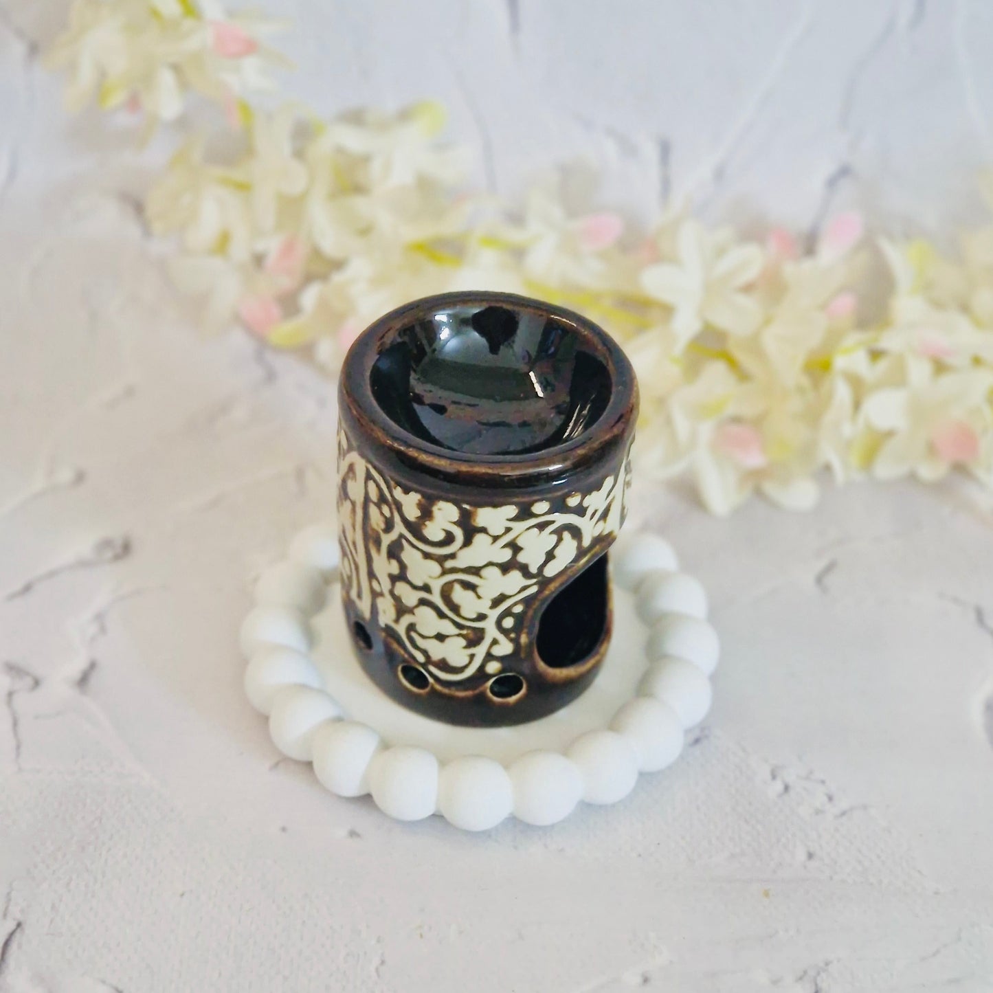 Straight Motif Carved Ceramic Oil Burner