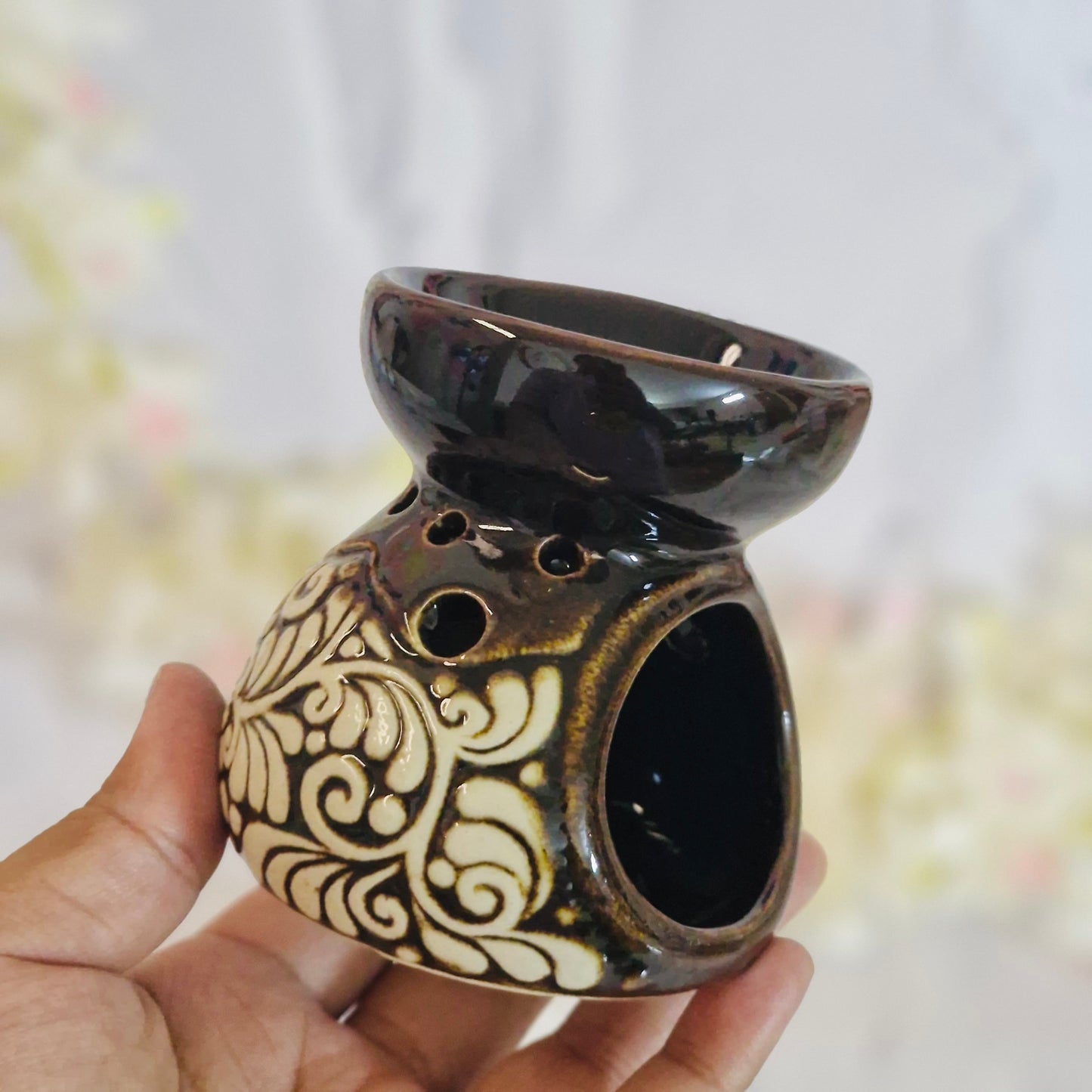Round Motif Ceramic Oil Burner