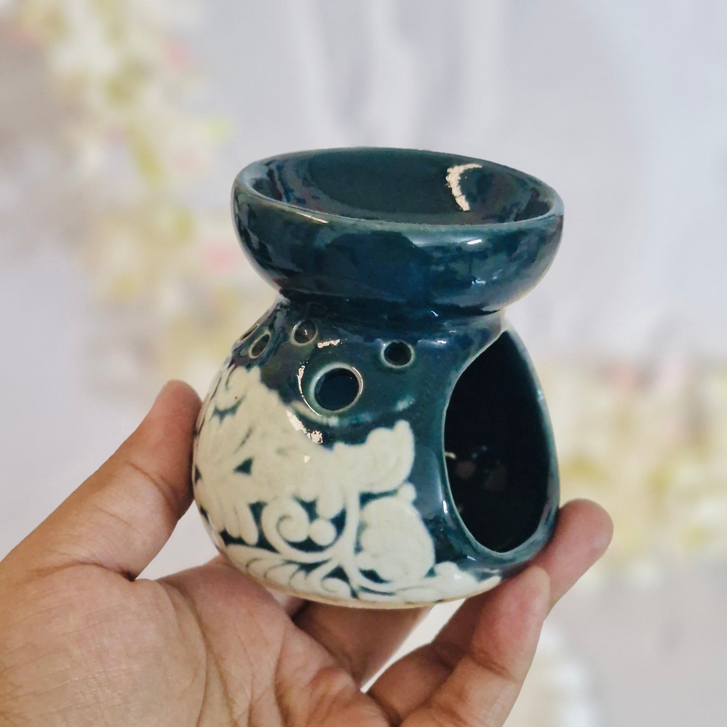 Round Motif Ceramic Oil Burner